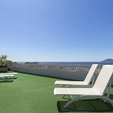 Amazing Three-bedroom Appartement *